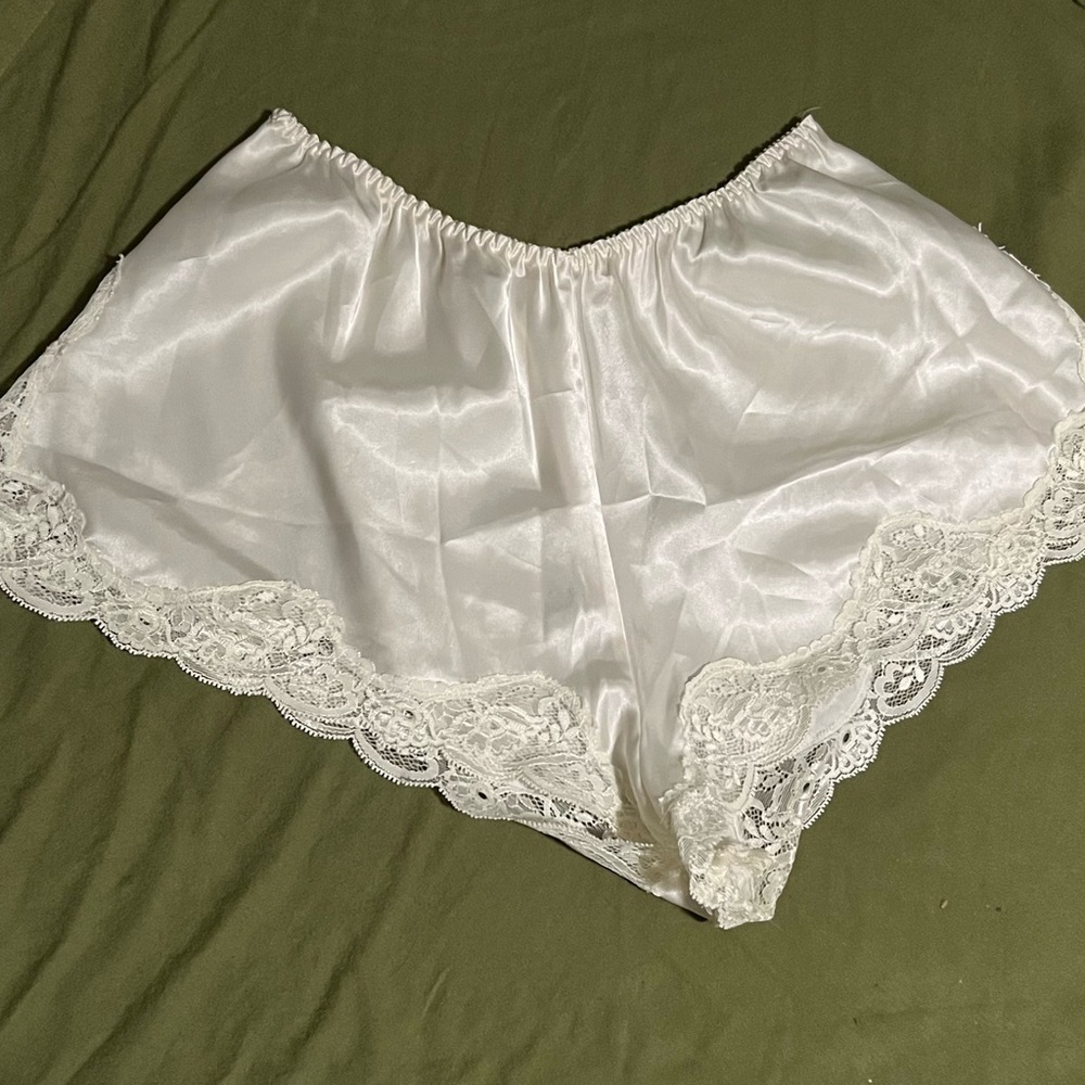 Vintage 90s Victoria's Secret White Lace Trim Loungewear